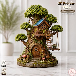 Puede incluir: Un archivo de impresión 3D para un modelo de casa del árbol con tronco marrón, techo azul, puerta de madera, escalera y un columpio colgante. La estructura incluye follaje verde, setas pequeñas y farolillos. Texto: 3D Printer Files, Instant Download, STL + 3MF Included.