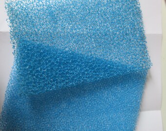 Coarse and soft texturing sponges