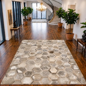 Modern Geometric Hexagon Cowhide Patchwork Rug – Genuine Hair-on Leather Area Rug, Beige Grey Silver Luxury Home Décor