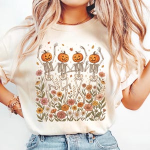 Pumpaskelettskjorta, Halloweenskelettskjorta, dansande skelett-t-shirt, läskig säsongskjorta, söt pumpahuvudskjorta, höstblommig Halloween-t-shirt bild 12