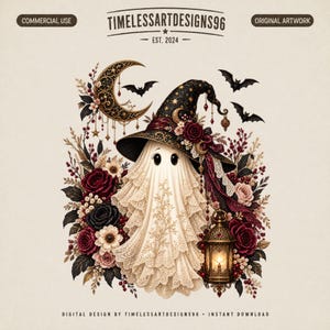 Può includere: Un'illustrazione digitale di un fantasma con un cappello da strega nero decorato con rose rosse e stelle dorate. Il fantasma è circondato da fiori scuri, una luna crescente, pipistrelli e una lanterna. Il testo recita TIMELESSARTDESIGNS96.