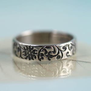 Sterling Silver Flower Band Ring: Clematis Floral Wreath