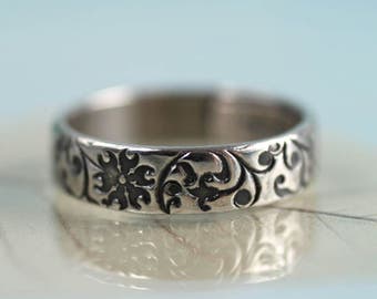Silver Flower Band Ring  Clematis Ring  Floral Pattern Wreath Band Flower Wedding Ring