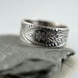 Paisley Pattern Silver Band Ring - Oxidized Wide Band Patina Gift for Him Her