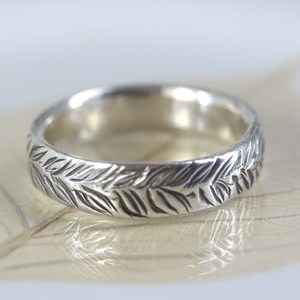 Sterling Band Ring - Laurel Leaf Wreath - Hand Carved Size 9