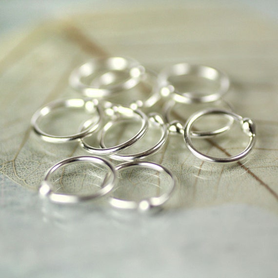 Orecchini a cerchio in argento Argentium Sleeper Hoops: orecchini a cerchio semplici da 10 mm - Italia