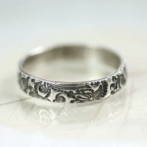 Fairytale Silver Ring 4 mm Wide Sterling Band Flowers  Floral Ring  Flower Detail