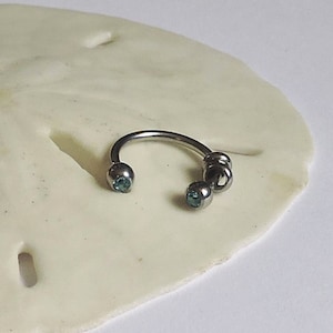 Perforación de cartílago Rook Tragus Helix - Gema AGUAMARINA calibre 16 - Elija su tamaño 1/4" 5/16" 3/8" 7/16" 1/2" Anillo de herradura de acero inoxidable