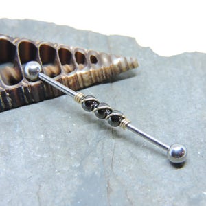 Industrial Barbell - steigerpiercing 14G 1 1/4" tot 2" oorbeugel - sterlingzilver of 14 kt rosé- of geelgouden wrap - kies kleur kraal
