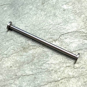 Piercing de barra industrial de ponta plana ASTM F136 Rosca interna de titânio 14G 1 1/4" - 1 3/8" - 1 1/2" Andaime Barra de orelha superior com perfuração dupla
