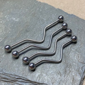 14G Industrial Barbell V Abgewinkeltes Industrie-Piercing 1 1/4 1 3/8 Zoll 1 1/2 Zoll 1 3/4 Zoll Custom Wave Scaffold Oberohrsteg aus chirurgischem Stahl