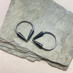 Nippel Ringe in SCHWARZ - 2er SET - 16G 14G 12G 10G Perlen Schmuck - Hufeisen Schmuck - Durchmesser 3/20, 1/2, 5/20 Zoll - Spiked Ring