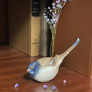 Statuetta vintage di passero in porcellana B&G, modello 1633 di Dahl-Jensen, uccello in ceramica blu danese, Bing Grondahl Optimist
