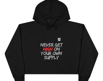 Werde niemals von deiner eigenen Versorgung Crop Hoodie | Stencil Graphik