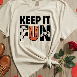 Keep It Fun Sports Gaming T-shirt, Fotboll Basketboll Controller Grafik T-shirt