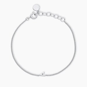 Minimalistiskt initialarmband i sterlingsilver, eleganta personliga bokstavssmycken