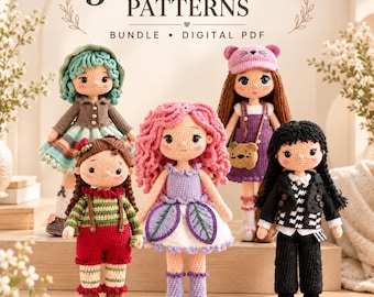 Könnte beinhalten: Fünf Häkelpuppen mit verschiedenen Outfits und Frisuren, darunter eine Puppe mit rosa Haaren und Feenrock, eine Puppe im schwarz-weißen Anzug und andere in bunten Kleidern. Der Text lautet 5 CROCHET DOLL PATTERNS BUNDLE DIGITAL PDF.