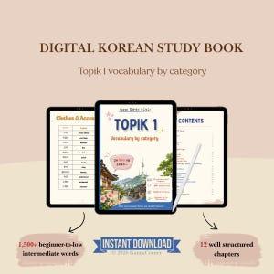 以下が含まれることがあります： 3台のタブレット画面に表示されたTopik 1語彙学習用のデジタル韓国語学習ブック。中央の画面には伝統的な建物、塔、TOPIK 1というテキストが書かれた表紙が表示されています。左右の画面には語彙表と目次が表示されています。