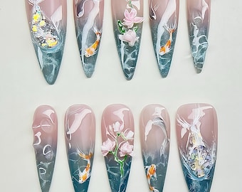 Koi vijver lotus met waterrimpeling en oceaangradiënt druk op de nagels, lente zomer nagels, handgemaakte nail art voor vakantie, vakantie, verjaardag