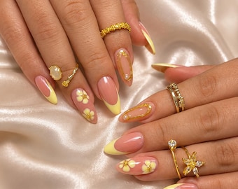 Yellow Flower Press On Nails, French Tip Fake Nails, Spring Summer Nails, Kawaii Nails, Cute Nails, Yellow Nails, Pearl Nails