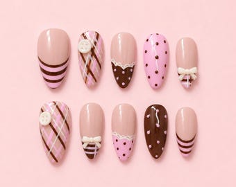 Y2K schattige persnagels, stroken en stippennagels, kawaii striknagelset, roze bruine coquettenagels, retro meisje nepnagels, lente zomernagel