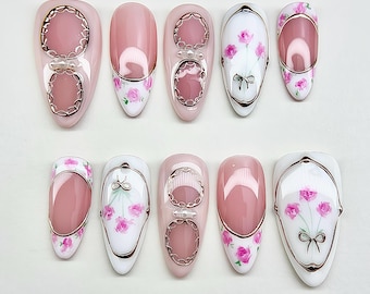 Vintage roze roos coquette pers op nagels, strik en parel kunstnagels, roze witte bloemen Franse nagels, lente zomer nagels