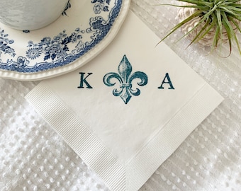 Fleur de Lis Personalizada Grandes Iniciales Boda Azul Claro Papel Francés Chateau 3 Capas Bebida Bebidas Servilletas de Cóctel en Tinta Gris Juego de 50