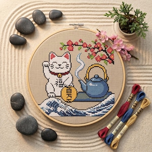 Maneki Neko Kreuzstich Stickmuster PDF, Japanische Glückskatze und Teekanne Stickerei, Asiatische Wandkunst, Instant Download