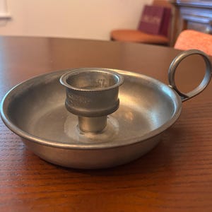 Candelabro de peltre antiguo / Asa para el dedo de estilo colonial, estilo primitivo