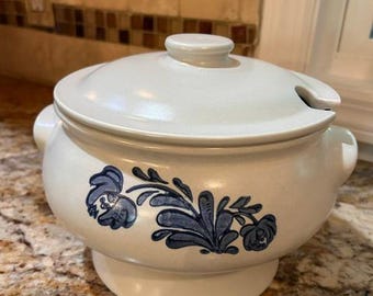 Vintage Pfaltzgraff Yorktowne Soup Tureen with Lid, Made in USA Stoneware, Blue Floral Farmhouse Serving Dish, Early American Decor