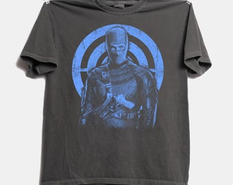 Camiseta Comfort Colors Vigilante Marksman, camiseta del universo de cómics de Benjamin Pointdexter