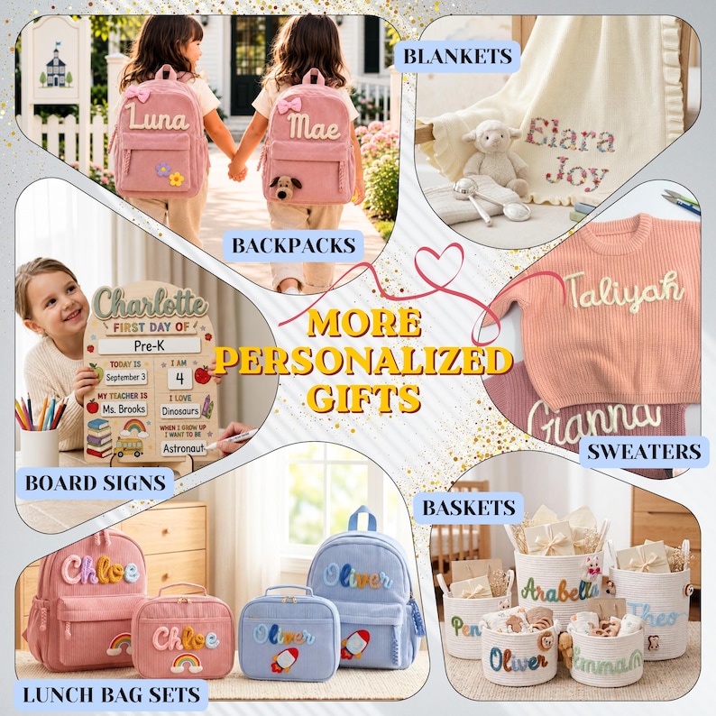 Op de afbeelding: Een collage van gepersonaliseerde cadeaus, waaronder roze corduroy rugzakken met namen, een cr&egrave;mekleurige deken met bloemenborduursel, perzik- en roze truien, een houten schoolbord, lunchtas-sets en witte gevlochten opbergmanden met namen.