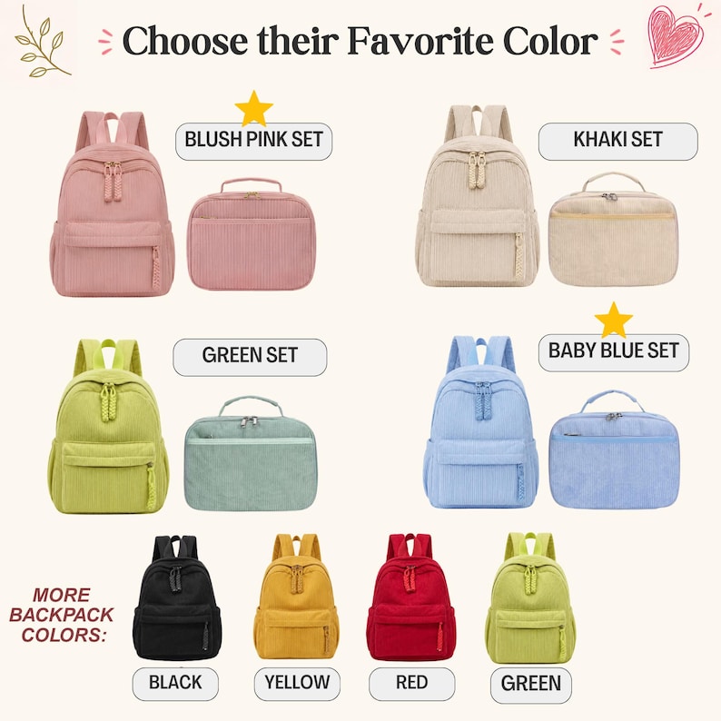 Op de afbeelding: Een collectie corduroy rugzakken en bijpassende rechthoekige etuis in blush roze, kaki, groen en babyblauw. Extra rugzakken worden getoond in zwart, geel, rood en groen. De tekst bevat de woorden Choose their Favorite Color.