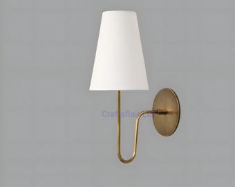 Moderne Messing-Wandleuchte mit weißem Stoffschirm, minimalistische Luxus-Schlafzimmerbeleuchtung