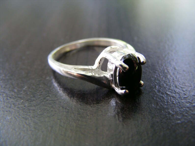 S191 Made to Order.. Sterling Silver Simple Twist Style Ring with 3 Carat Natural Star Diopside Gemstone