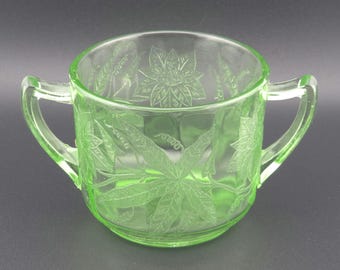 Zuccheriera aperta in vetro Depression Glass con motivo a stella di Natale, realizzata da Jeannette Glass Company.