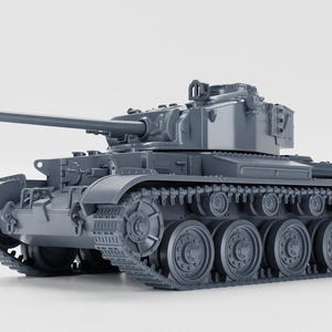 Könnte beinhalten: Ein graues Modell eines Panzers mit langem Lauf und detaillierten Ketten. Der Panzer hat einen Turm und mehrere Räder. Das Modell ist einfarbig grau und steht auf einer weißen Oberfläche. Der Panzer ist etwa 30 cm lang.