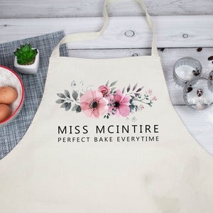 Personalised Flower Apron, Name Baking Gift, Watercolour Flowers Apron Cooking Gift, Nanny Gift for Her, Custom Made, Your Words
