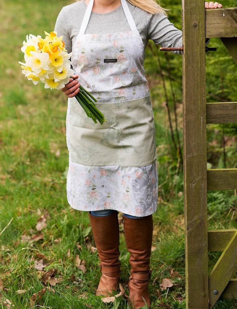 Green Ladies Apron Printed Apron The English Mansion Range Nature Apron Kitchen Apron Kitchen Apron Floral Apron Mum Gift