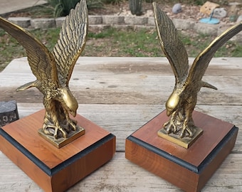 Paire de serre-livres aigle finition bronze en métal coulé