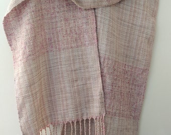Zomersjaal van katoen en linnen. Parelgrijze kleur, roze tinten. Handgeweven effen geweven sjaal. Sjaal katoen-linnenmix. OOAK
