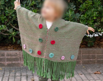 Girls poncho. Hand woven Poncho. Chamanto. Green, Bordot, Cream poncho. 100% Wool. Poncho with fringe. Soft. OOAK