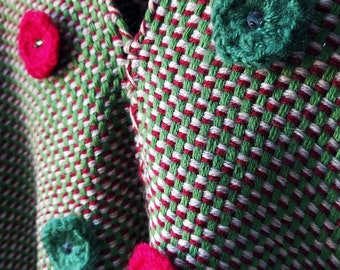 Girls poncho. Hand woven Poncho. Chamanto. Green, Bordot, Cream poncho. 100% Wool. Poncho with fringe. Soft. OOAK