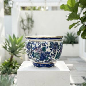 Vintage New England Pottery Ming Dynasty Fish Bowl Planter, Chinoiserie Blue Pink Floral Porcelain Cachepot, Hollywood Regency Gold Rim Pot