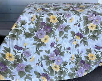 Lila Frühling oder Sommer Blumen Picknick Tischdecke, Vintage traditionelle Tischdecke, Romantisches Date