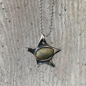 Collana a stella in argento sterling realizzata a mano – Gioiello emozionale, simbolico e organico