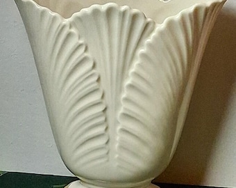 Vintage LENOX Corinthian Collection Footed 24 Kt Gold Trimmed Leaf Fan Vase 6"