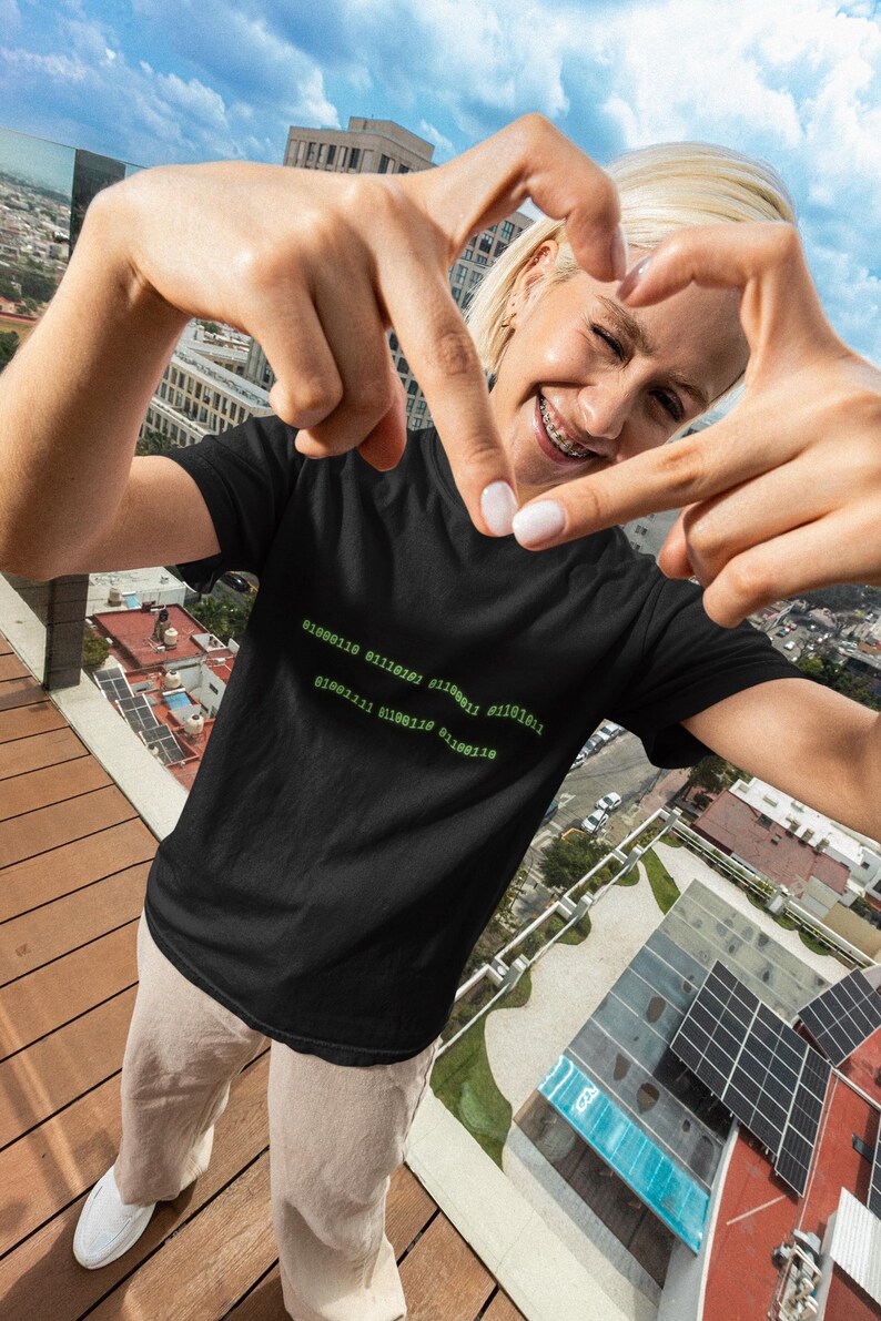 Camiseta de código binario para programadores: regalo sarcástico para programadores y desarrolladores. imagen 2