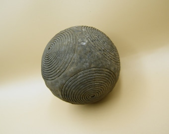 Kunstharz Replik der Petrosphere · Steinkugel, Artefakt - Natürliche Größe -