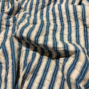 Couverture piquée XIXème rayures bleues et beiges région Bordelaise
